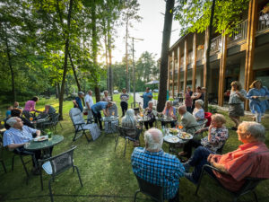 Rodzinna atmosfera w domu seniora Warszawa Otwock